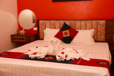 Standard-King-Zimmer — Harmony Haven Hotel